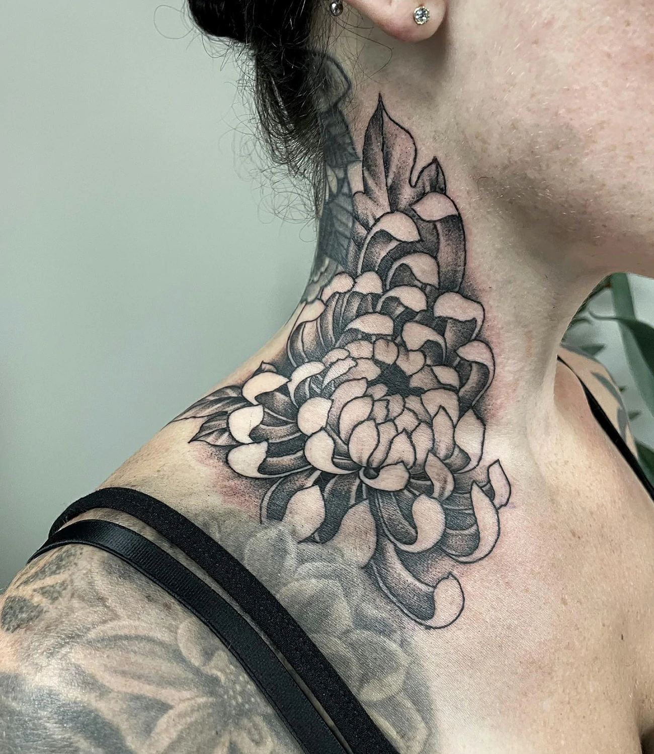 Chrysanthemum Neck Tattoo #chrysanthemumtattoo