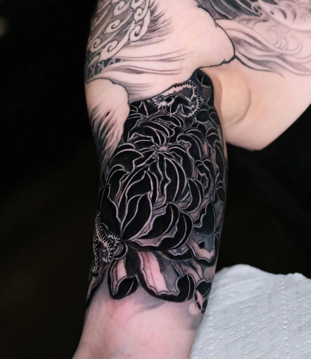 Black Chrysanthemum Tattoo #chrysanthemumtattoo